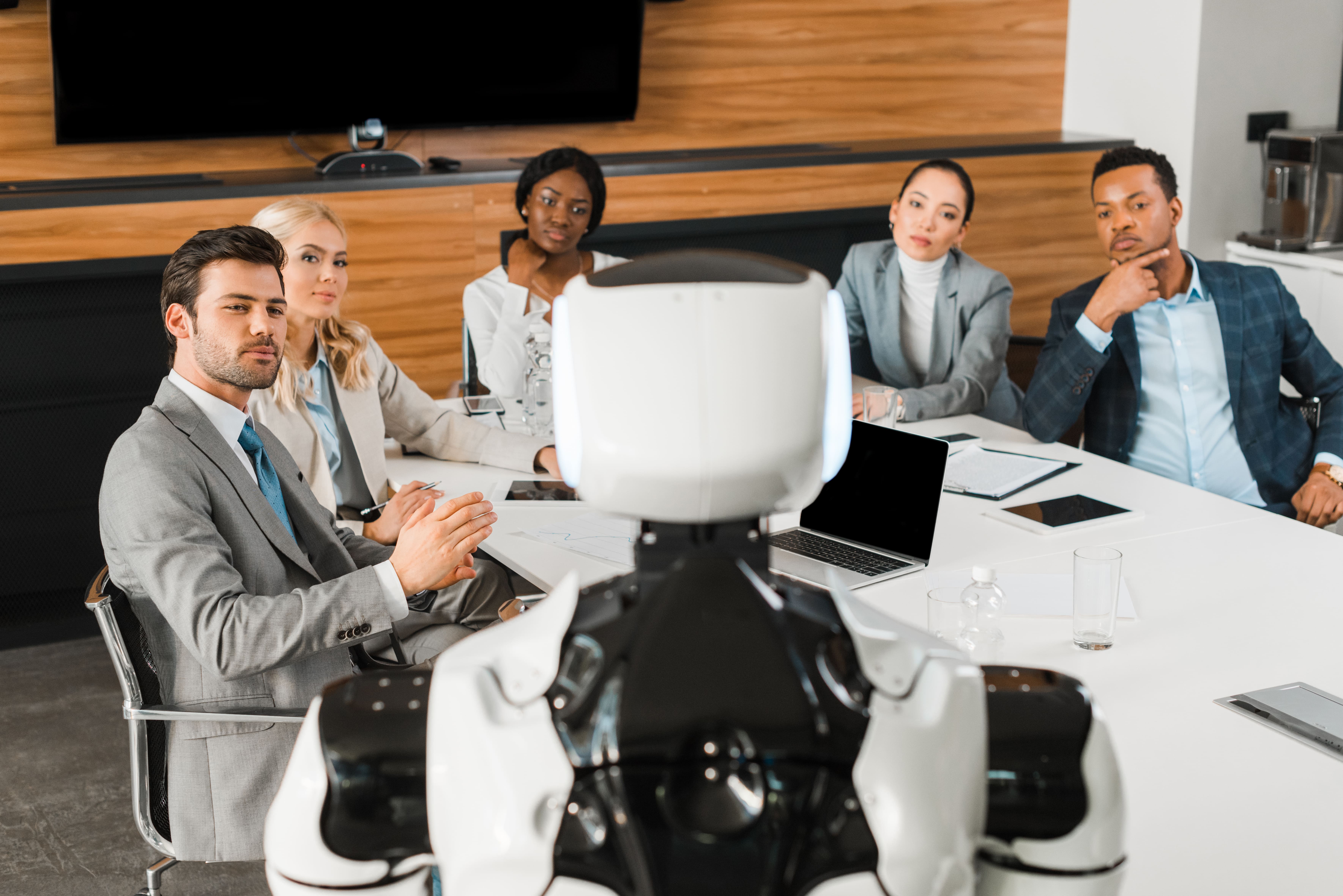 Inteligencia Artificial para PyMEs ecuatorianas: casos reales, no hype